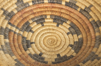 Navajo%20artist%2C%20%3Cb%3E%3Ci%3E%20Basket%3C%2Fi%3E%3C%2Fb%3E%2C%20ca.%201930%2C%20yucca%20and%20grass%2C%20Gift%20of%20the%20Delphine%20Lass%20Kreielsheimer%20Estate%2C%202002.41.8
